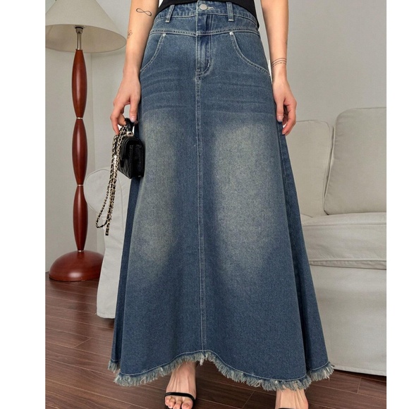 Medium wash High Waisted Frayed Hem Denim Jean Maxi Skirt - Picture 1 of 4